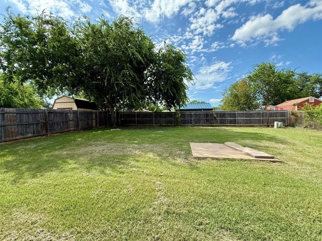 1410 W Torrey Street, Granbury, TX 76048