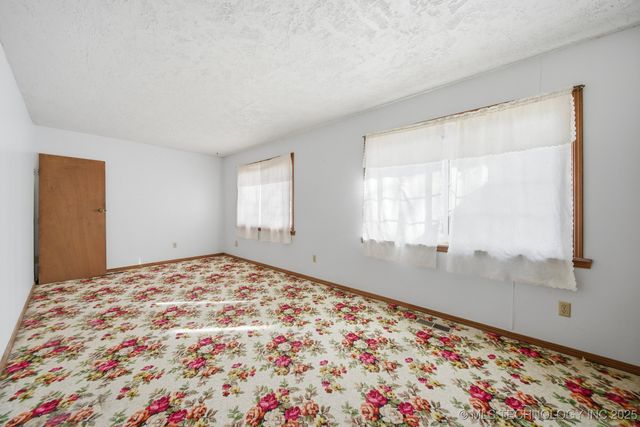 16401 W Coyote Trail, Sand Springs, OK 74063