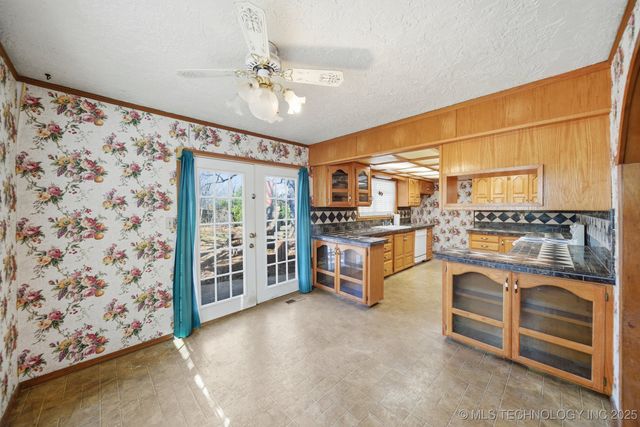 16401 W Coyote Trail, Sand Springs, OK 74063