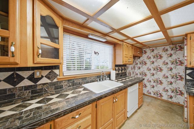 16401 W Coyote Trail, Sand Springs, OK 74063