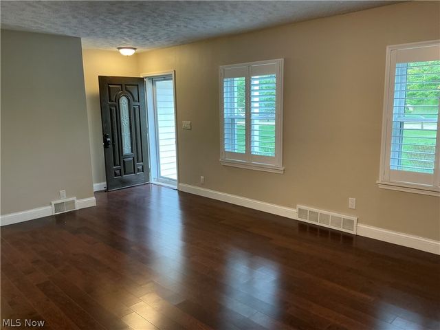 3653 Brainard Road, Woodmere, OH 44122