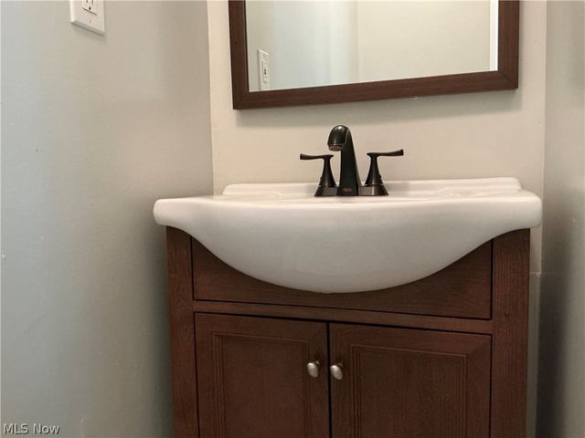 3653 Brainard Road, Woodmere, OH 44122