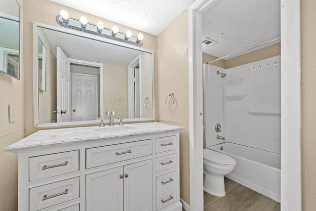 6701 Sands Point Drive 82, Houston, TX 77074