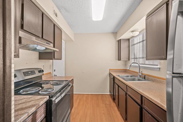 6701 Sands Point Drive 82, Houston, TX 77074