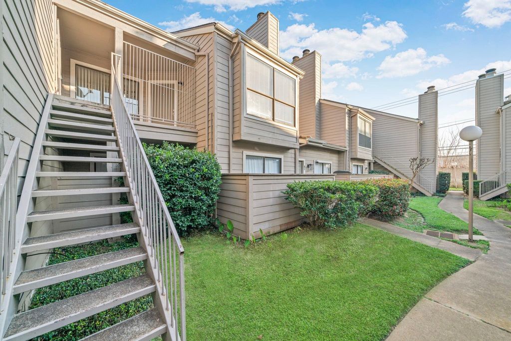 6701 Sands Point Drive 82, Houston, TX 77074