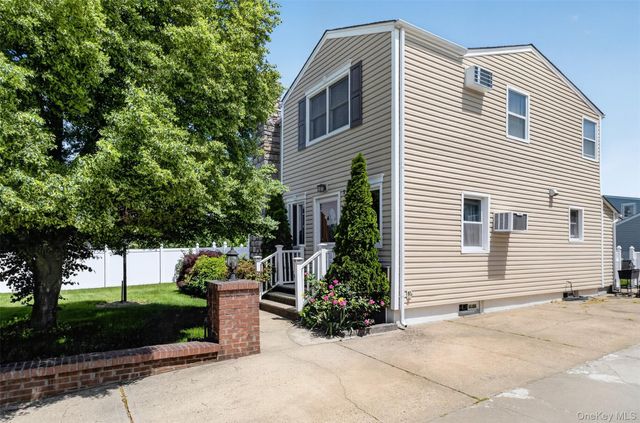 56 Dail Street, New Hyde Park, NY 11040