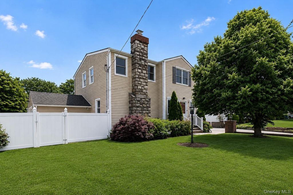 56 Dail Street, New Hyde Park, NY 11040