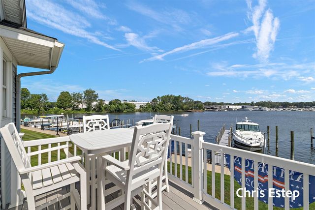941 W Savidge Street, Spring Lake, MI 49456