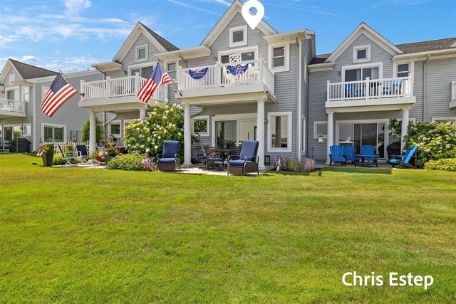 941 W Savidge Street, Spring Lake, MI 49456