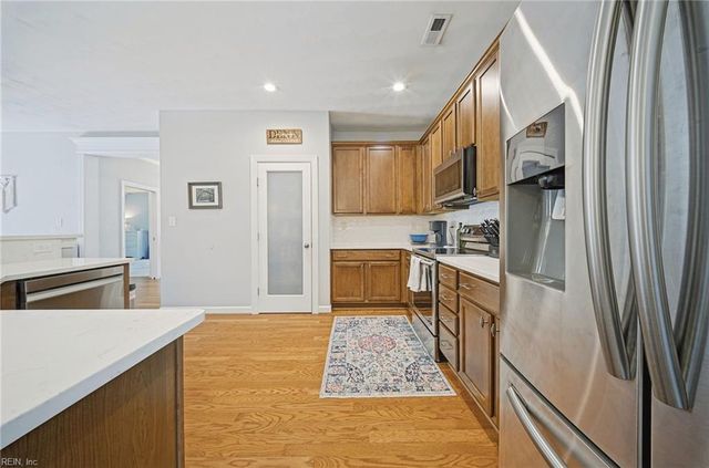 3240 Conservancy DR, Chesapeake, VA 23323