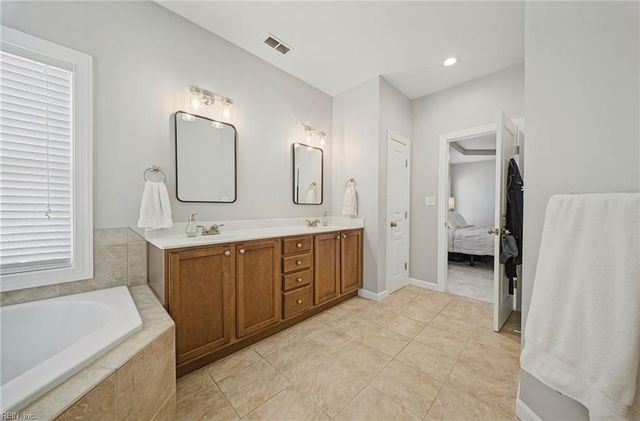 3240 Conservancy DR, Chesapeake, VA 23323