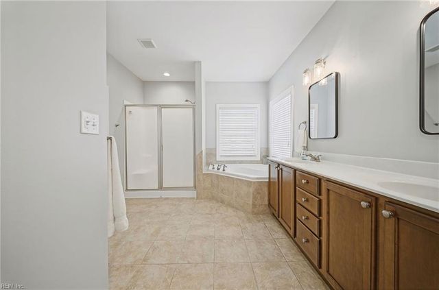 3240 Conservancy DR, Chesapeake, VA 23323