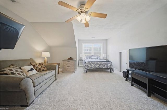 3240 Conservancy DR, Chesapeake, VA 23323