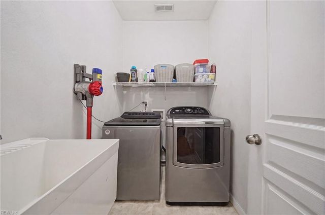 3240 Conservancy DR, Chesapeake, VA 23323
