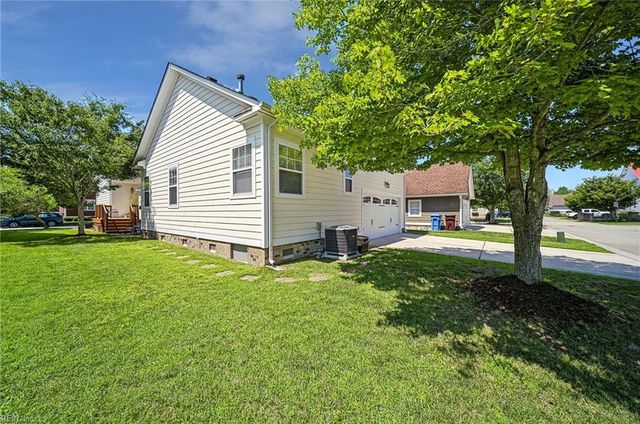 3240 Conservancy DR, Chesapeake, VA 23323