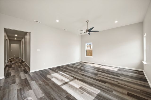 200 Avenue B, Ennis, TX 75119