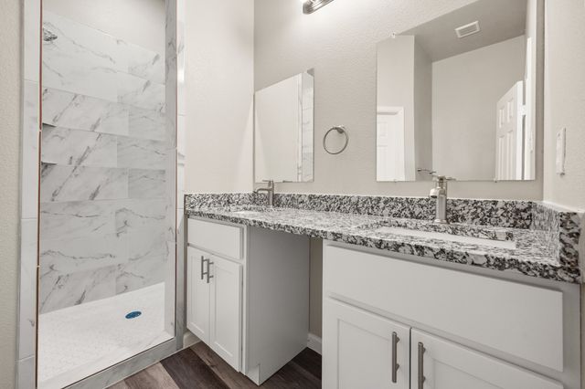 200 Avenue B, Ennis, TX 75119