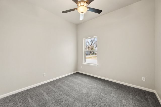 200 Avenue B, Ennis, TX 75119