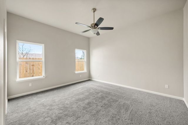 200 Avenue B, Ennis, TX 75119