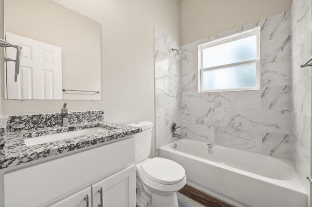 200 Avenue B, Ennis, TX 75119