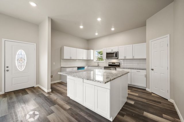 200 Avenue B, Ennis, TX 75119