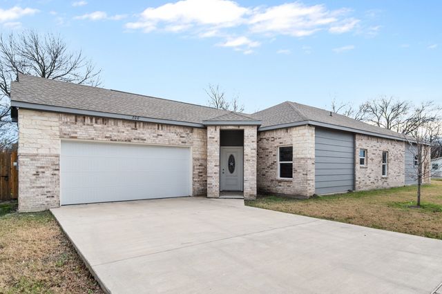 200 Avenue B, Ennis, TX 75119