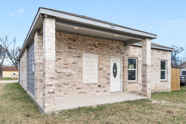 200 Avenue B, Ennis, TX 75119