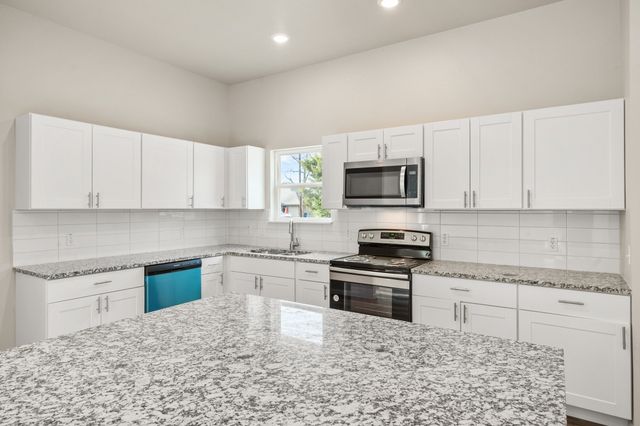 200 Avenue B, Ennis, TX 75119