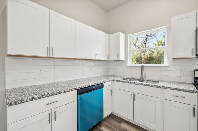 200 Avenue B, Ennis, TX 75119