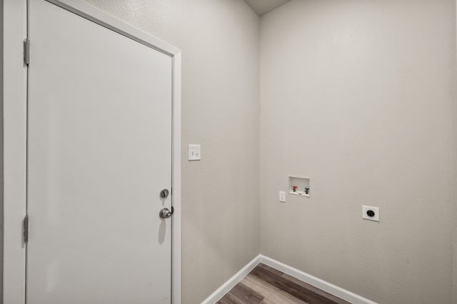 200 Avenue B, Ennis, TX 75119