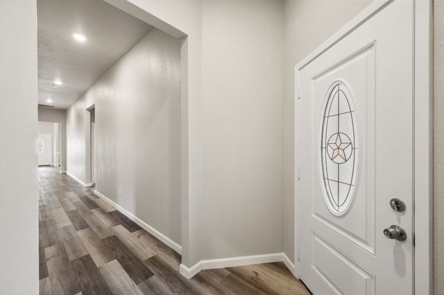 200 Avenue B, Ennis, TX 75119