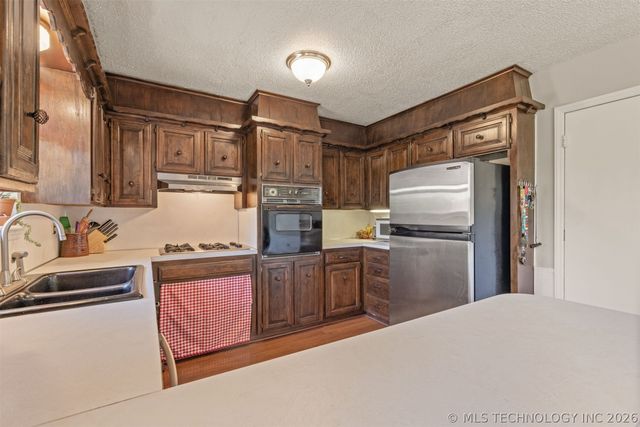 12002 E 39th Street, Tulsa, OK 74146
