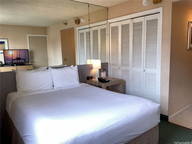 444 Kanekapolei Street 1012, Honolulu, HI 96815