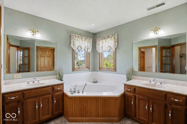 1692 E Casey Lane, Greenfield, IN 46140