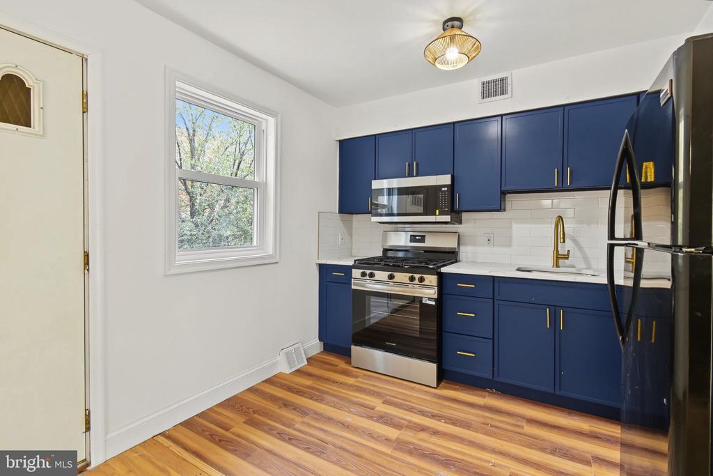 2106 N CAMAC ST, PHILADELPHIA, PA 19122 — exterior