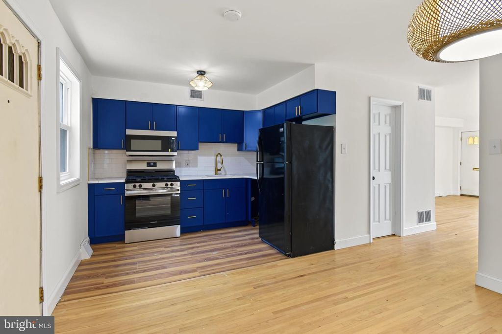 2106 N CAMAC ST, PHILADELPHIA, PA 19122 — photo 3