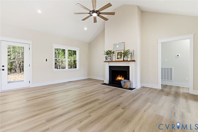 36 Anna Coves Blvd, Mineral, VA 23117