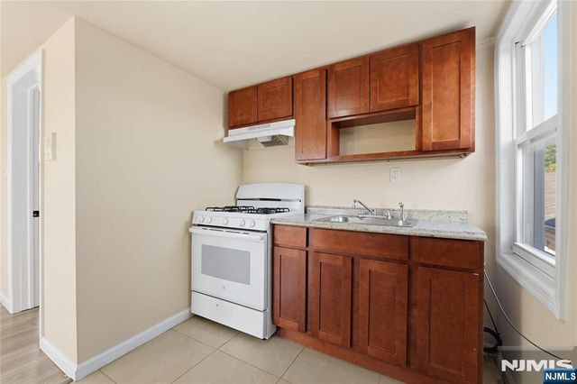279 Ridgewood Avenue 3, Newark, NJ 07112