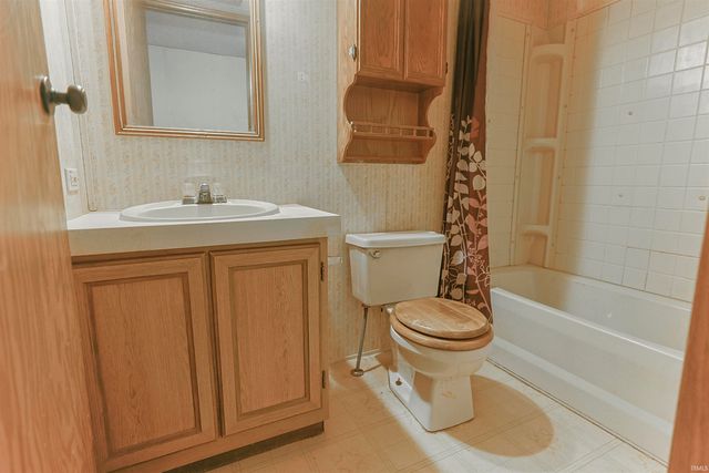 5215 Hazelwood Court, South Bend, IN 46619