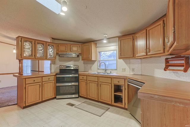 5215 Hazelwood Court, South Bend, IN 46619