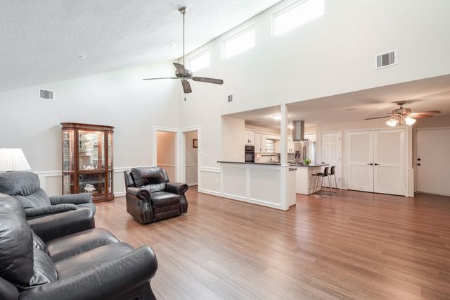 2002 Indian Shores Road, Crosby, TX 77532