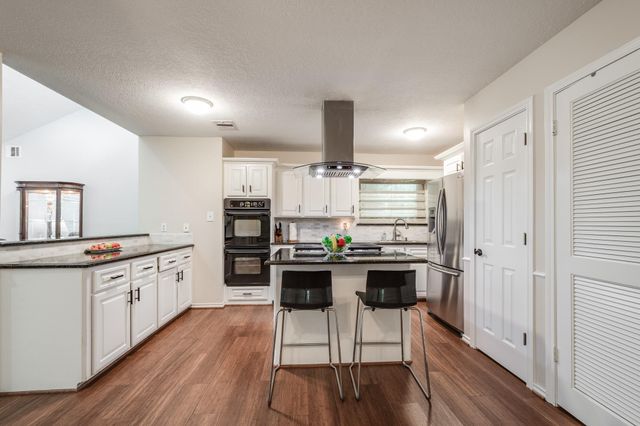 2002 Indian Shores Road, Crosby, TX 77532