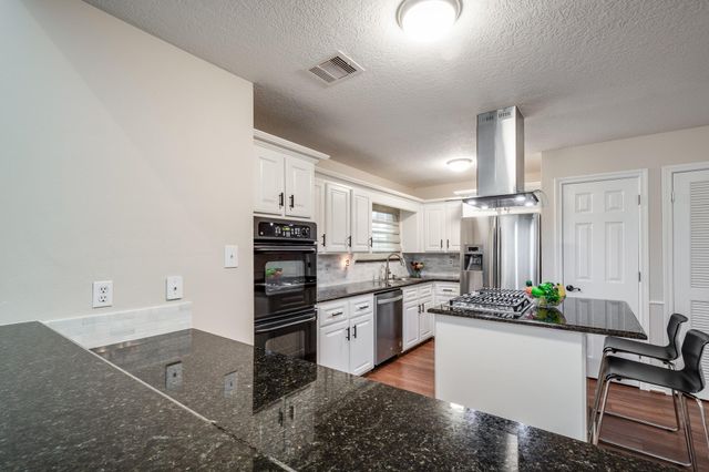 2002 Indian Shores Road, Crosby, TX 77532