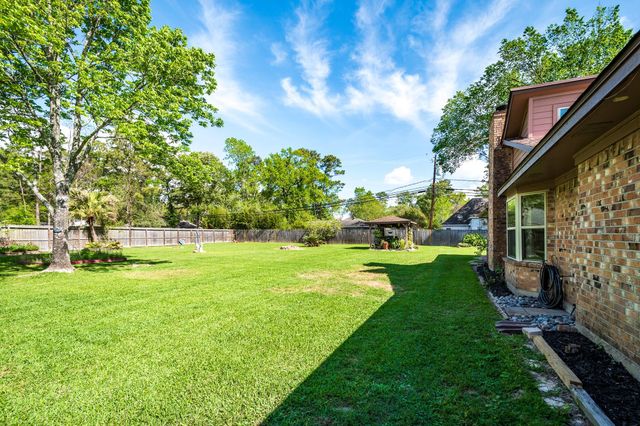 2002 Indian Shores Road, Crosby, TX 77532