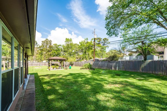 2002 Indian Shores Road, Crosby, TX 77532