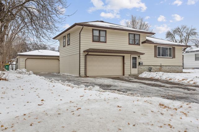7012 Regent Avenue N, Brooklyn Center, MN 55429