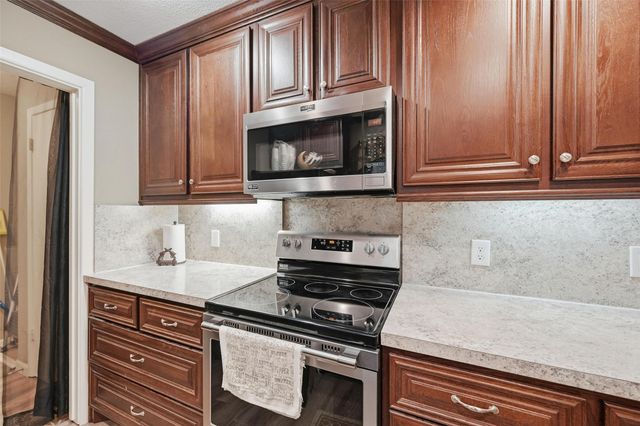 102 N Valley Street, Red Oak, TX 75154