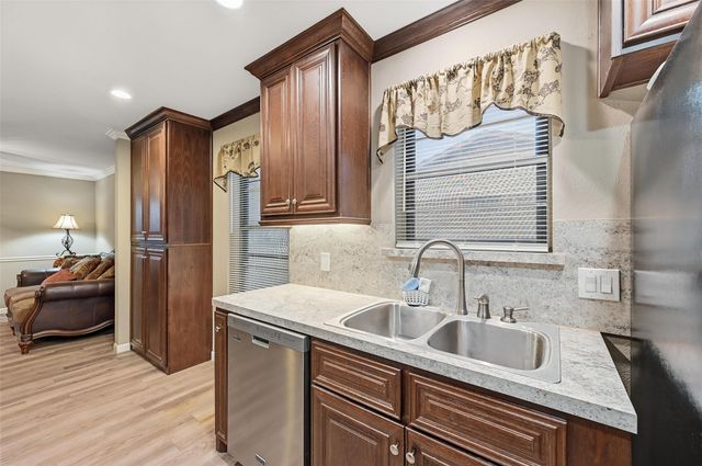 102 N Valley Street, Red Oak, TX 75154