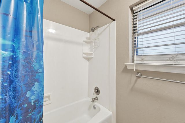 102 N Valley Street, Red Oak, TX 75154