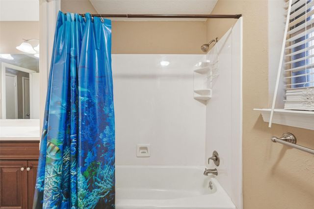 102 N Valley Street, Red Oak, TX 75154